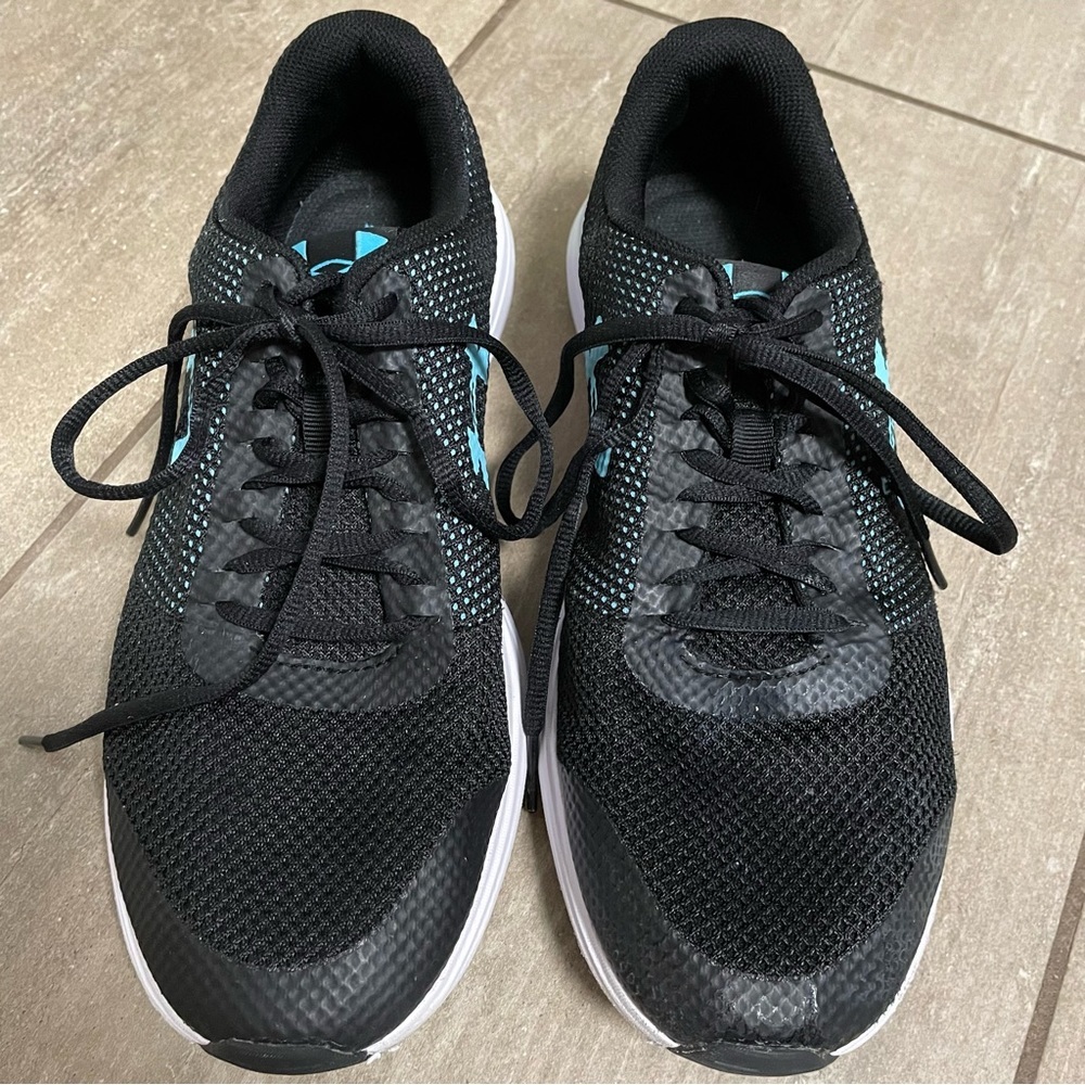UNDER Armour Black Surge Running Tennis Shoes Sneakers Women’s Sz 10 Perforated